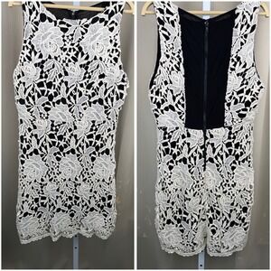 Alice + Olivia White Guipure Lace Sheath Dress Black‎ Lining size Small